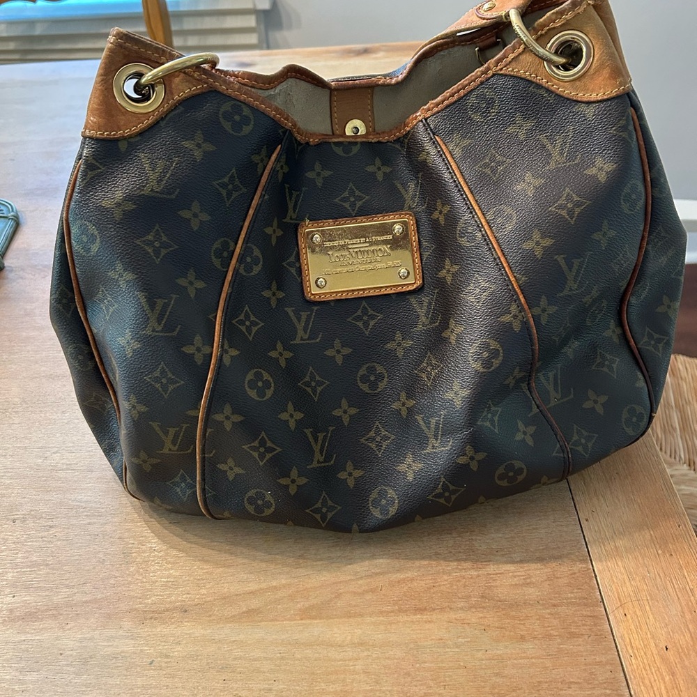 ♥️Authentic!!!♥️ Louis Vuitton Monogram Canvas Galleria PM Hobo bag